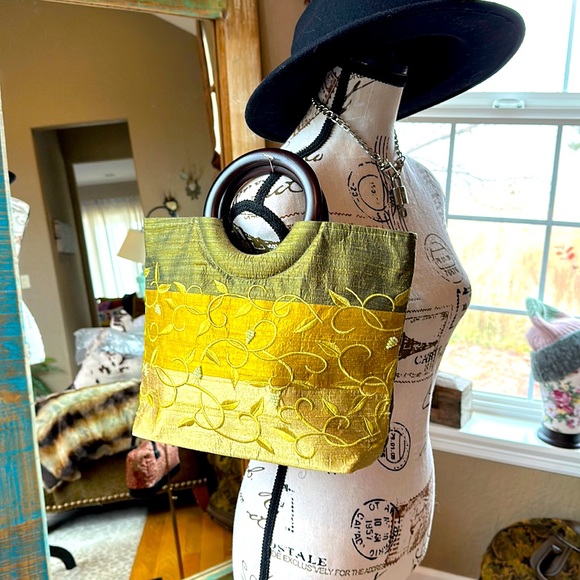 Handbags - 100% silk bag with wooden handles